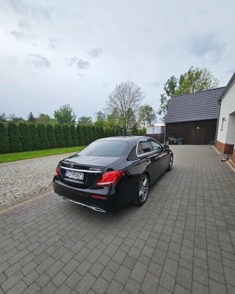 Mercedes-Benz Klasa E cena 124900 przebieg: 176000, rok produkcji 2017 z Nowe Miasto Lubawskie małe 254